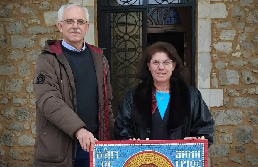 Ψηφίδα–ψηφίδα προς το Θείο: Ο Γιάννης Παπαδόπουλος μιλά για την τέχνη της αγιογραφίας